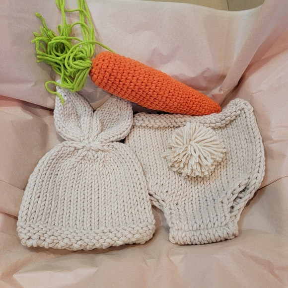 Newborn baby Easter Knit outfit and teether Gift Box - Picture 3 of 8